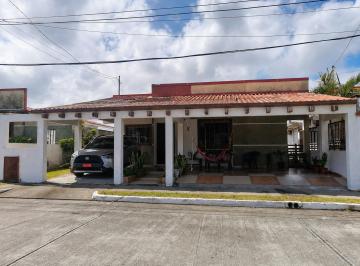 Casa de 3 habitaciones, Panamá · Casa en Venta con Amplio Patio Verde Trasero PH Quintas del Lago – Ernest