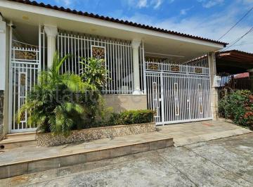 Casa de 3 habitaciones, Panamá · Venta de Casa en Pueblo Nuevo