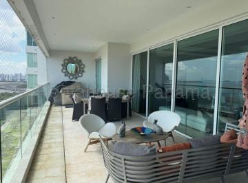 Apartamento de 4 habitaciones, Panamá · Venta Apartamento Primera Línea en Costa del Este
