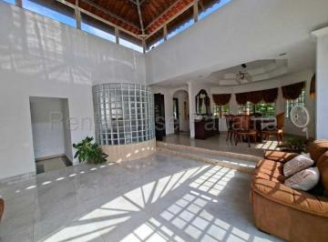 Casa de 4 habitaciones, Panamá · Venta de Espectacular Casa en Las Cumbres | 1045 m², 4 Rec.