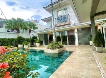 Casa · 700m² · 3 Recámaras · 4 Estacionamientos · Casa en Venta en Fairway State