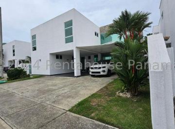 Casa de 3 habitaciones, Panamá · Casa en Venta en Costa Sur Ym