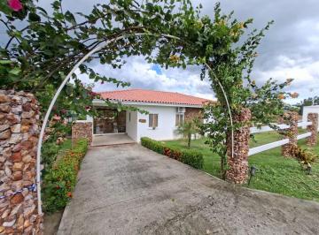 Casa de 3 habitaciones, Chame · Se Vende Casa de Campo con Piscina Privada Lista Para Ocupar, Residencial Privado, Chame, Panamá
