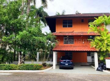 Casa de 4 habitaciones, Panamá · Venta de Casa en Clayton