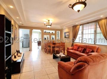 Casa de 3 habitaciones, San Miguelito · Casa en Brisas del Golf Casa Terrazas en Venta
