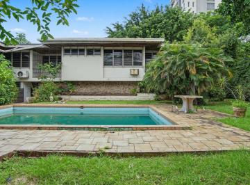 Casa · 1008m² · 5 Recámaras · 3 Estacionamientos · Se Vende Casa en Bella Vista, El Carmen