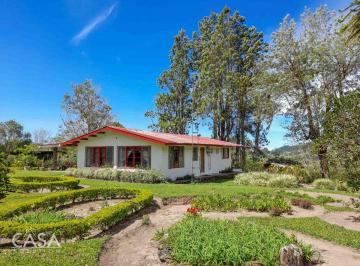 Casa de 3 habitaciones, Volcan · Casa de Montaña con Hermoso Jardín en Venta en Los Naranjos, Volcán, Chiriquí - Amueblado