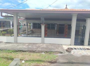 Casa · 450m² · 3 Recámaras · 2 Estacionamientos · Alquiler de Casa en Algarrobos Cercada.