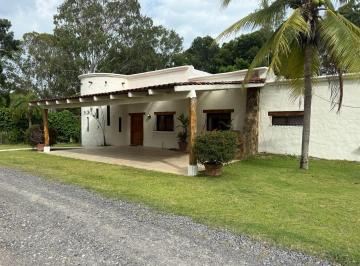Casa · 385m² · 3 Recámaras · 4 Estacionamientos · Venta de Casa en El Club de Golf de Coronado, Playa Coronado