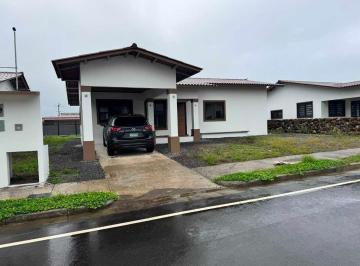 Casa · 700m² · 3 Recámaras · 1 Estacionamientos · Alquiler de Casa Nueva a Extrenar en Boquete Amoblada o Vacia