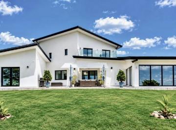 Casa de 3 habitaciones, Boquete · Casa Contemporánea con Terreno de 2089 m² en Boquete Country Club