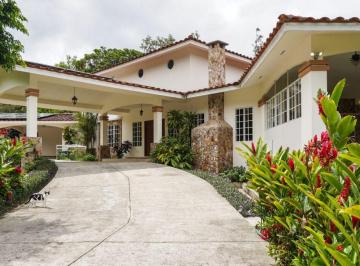 Casa de 4 habitaciones, Antón · Casa Moderna y Luminosa de Tres Niveles en Venta en El Valle