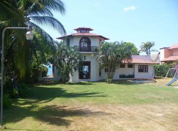 Casa · 300m² · 4 Recámaras · 8 Estacionamientos · Venta de Casa Frente Al Mar en Playa Coronado