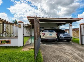 Casa · 235m² · 4 Recámaras · 2 Estacionamientos · Casa en Alquiler - Palmas de Mallorca Amoblada y con Panel Solar G. S