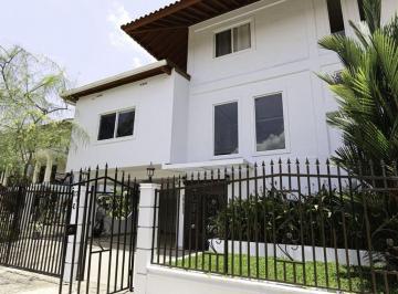 Casa de 3 habitaciones, Panamá · Se Vende Casa de Tres Pisos en Albrook