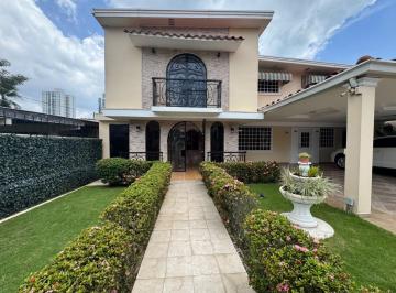 Casa · 475m² · 5 Recámaras · 3 Estacionamientos · Venta de Casa en San Francisco, Panamá