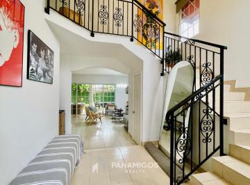 Casa · 315m² · 3 Recámaras · 2 Estacionamientos · Casa en Alquiler Costa Bay - Costa del Este