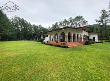 Casa · 519m² · 4 Recámaras · 7 Estacionamientos · Casa en El Valle - El Valle de Anton