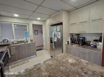 Casa de 3 habitaciones, Panamá · Venta de Casa con 235 m² en Reparto Nuevo Panamá PH La Fontana 26 - 6406sr