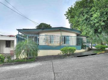 Casa · 379m² · 8 Recámaras · Venta de Casa Para Vivienda o Inversión en Villa Lucre