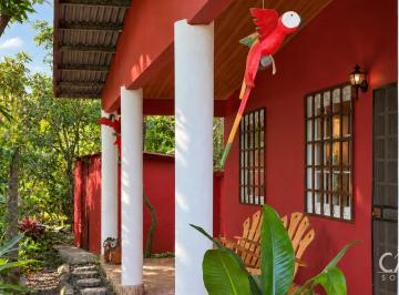 Casa de 4 habitaciones, Chame · Casa con Casa de Huéspedes y Amplio Terreno en Venta en Bejuco, Chame