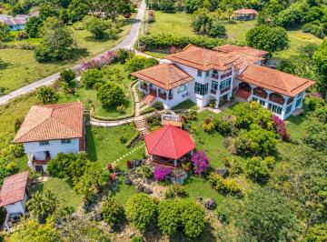 Casa de 1 habitación, Chame · Propiedad en Venta – Exclusiva Residencia con Amplios Terrenos