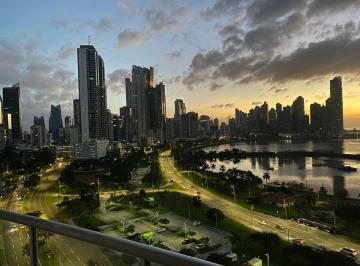 Apartamento de 3 habitaciones, Panamá · Apartamento Amoblado en Alquiler – | Av Balboa (194 M²)