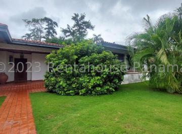 Casa de 4 habitaciones, Panamá · Venta de Amplia Casa en Altos del Golf, Rodeada de Jardines en Altos del Golf 26*4005 Mfk