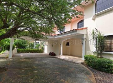 Casa de 4 habitaciones, Panamá · Amplia y Acogedora Casa en Venta en Costa del Este 27*2220 Mfk