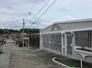 Casa de 4 habitaciones, San Miguelito · Casa en Venta en Brisas del Golf Ym