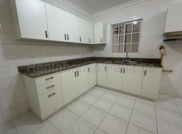 Casa de 3 habitaciones, Panamá · Alquiler Casa de 210 m² en Albrook Amd