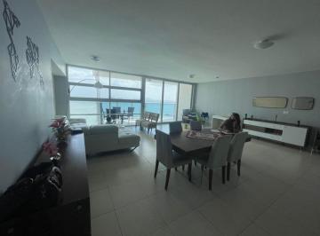 Apartamento de 3 habitaciones, Panamá · Venta de Apartamento en Av Balboa