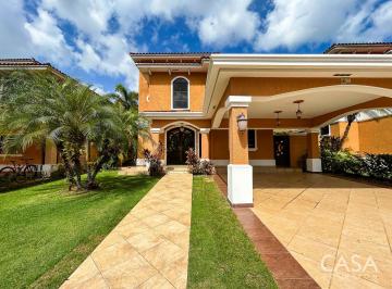 Casa de 3 habitaciones, Panamá · Casa de 3 Habitaciones con Piscina, Jardín y Seguridad 24/7 en PH Clayton Village, Ciudad de Panamá