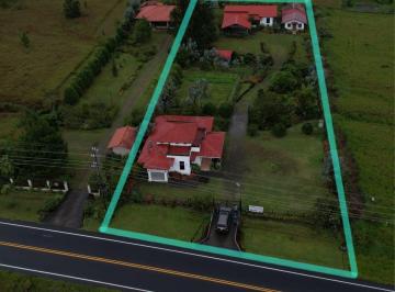 Casa de 4 habitaciones, Volcan · Refugio de Ensueño y Negocio Familiar en El Corazón de Volcán, Chiriquí, Cod 27 - 2338/ Lic. Pj - 111 - 15