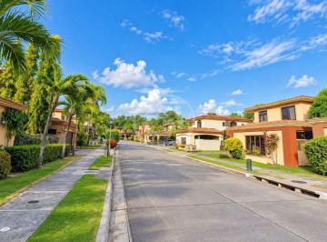 Casa de 4 habitaciones, Panamá · Venta Embassy Club Cómoda Casa Unifamiliar 4 Hab. Precio de Oportunidad.