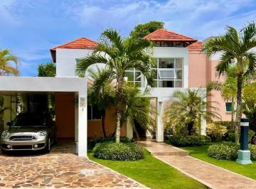 Casa de 4 habitaciones, Antón · Villa de Golf de 4 Habitaciones, Mayormente Amueblada, en Venta en Farallón con Acceso a Beach Club