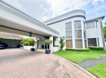 Casa · 850m² · 5 Recámaras · 6 Estacionamientos · Residencial Royal Pacific / Costa del Este / Venta