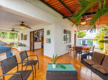 Casa de 4 habitaciones, San Carlos · Casa de 4 Recámaras en Playa Corona con Casa de Huéspedes y Vistas Al Lago y Al Mar
