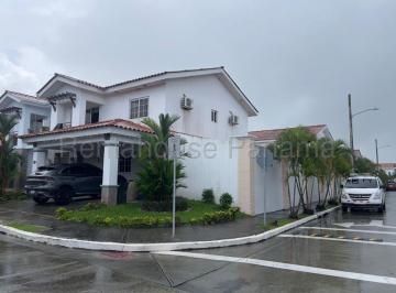 Casa de 3 habitaciones, Panamá · Venta de Casa Esquinera Modelo Lyon en PH Quintas de Versalles 26 - 1778gg