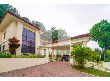 Casa · 894m² · 4 Recámaras · 4 Estacionamientos · Se Vende Casa en Clayton, Los Senderos de Camino de Cruces