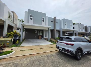 Casa de 4 habitaciones, San Miguelito · Venta Casa ¡Estrena Totalmente Remodelada en Brisas Norte!