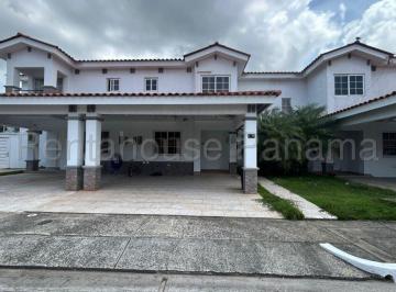 Casa de 3 habitaciones, Panamá · Venta de Casa en Versalles Dcd26 - 8437