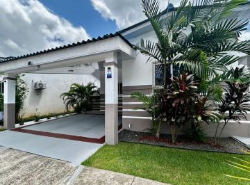Casa de 3 habitaciones, Arraiján · Casa de 3 Recámaras en Playa Dorada – Completamente Renovada y Amoblada