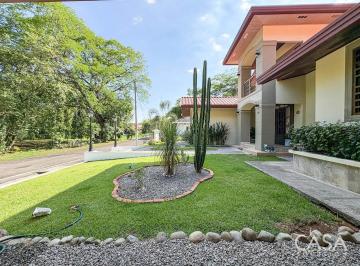 Casa de 3 habitaciones, David · Casa Amueblada de 3 Habitaciones en Alquiler en David, Panamá | Comunidad Cerrada Golden Hills
