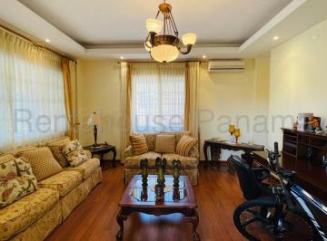 Casa de 4 habitaciones, Panamá · Venta de Exclusiva Casa Dúplex Amoblada en Las Cumbres | 446 m², 4 Rec.