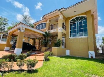 Casa de 4 habitaciones, Panamá · Casa en Venta en Las Cumbres. 26 - 8055.