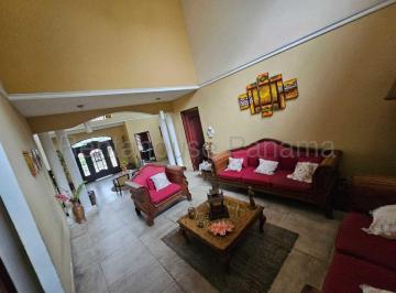 Casa de 4 habitaciones, Panamá · Venta de Amplia Casa con Línea Blanca en Villa Zaita Villa Zaita | 425 m², 4 Rec.