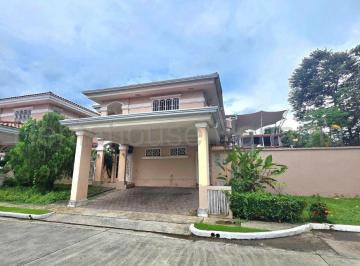 Casa de 5 habitaciones, Panamá · Vendo Casa en Altos de Panama