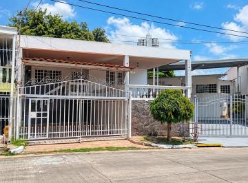 Casa de 3 habitaciones, Panamá · Se Vende Casa en Urb. Los Harinos - Pueblo Nuevo