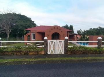 Casa de 2 habitaciones, Antón · Casa de 2 Habitaciones con Piscina y Terreno Plano en Venta en La Hincada, El Valle de Antón, Coclé
